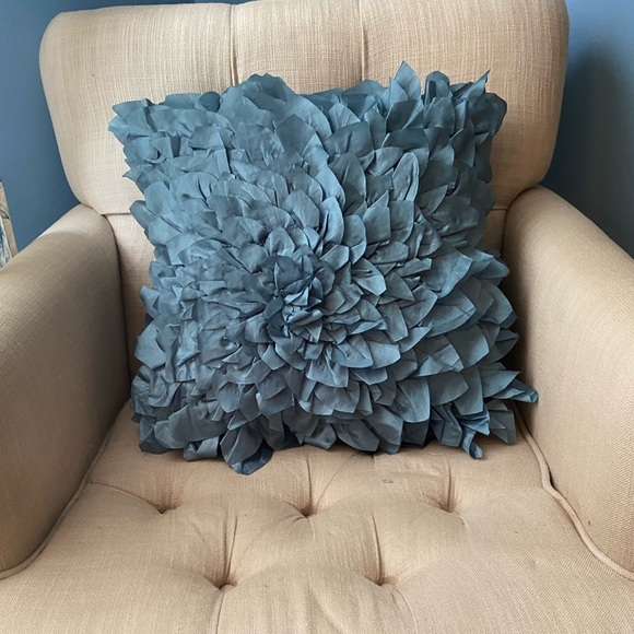 Pier 1 Other - 🆕flower petal satin blue pier one pillow cover